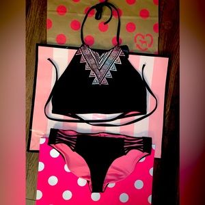 NWOT VS PINK Size MEDIUM Black with Aztec Print Bikini Swimsuit Set.